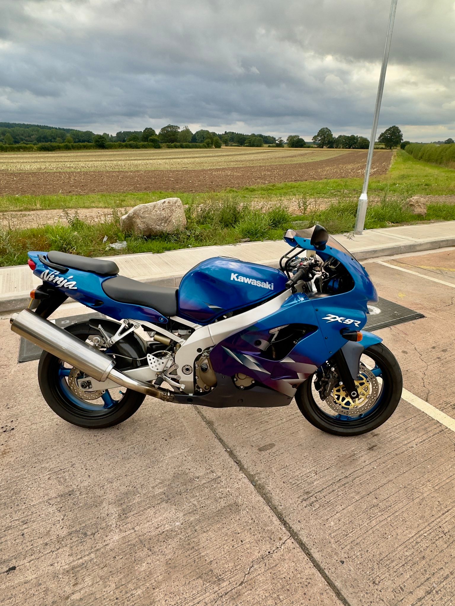 My 1998 Kawasaki ZX6R after a Friday cleaning