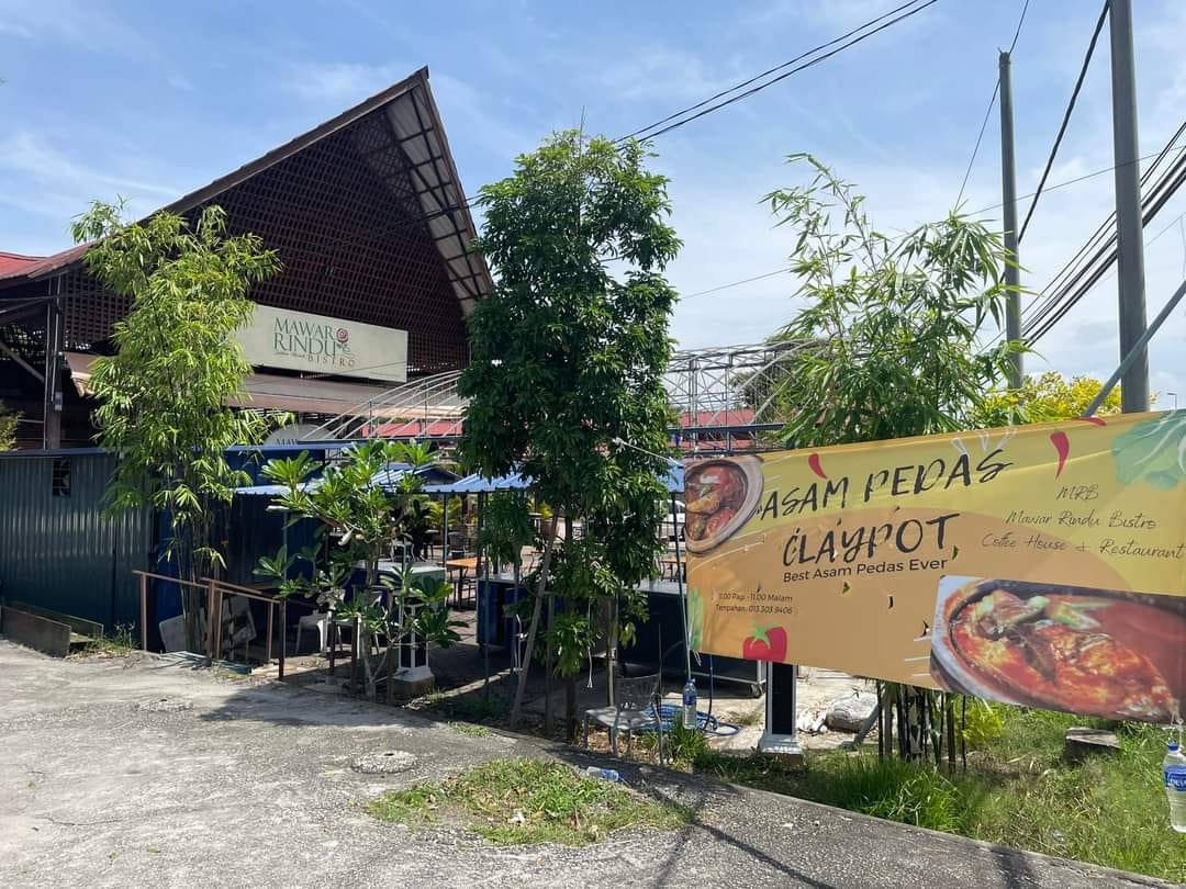 Mawar Rindu Bistro | Parit Raja