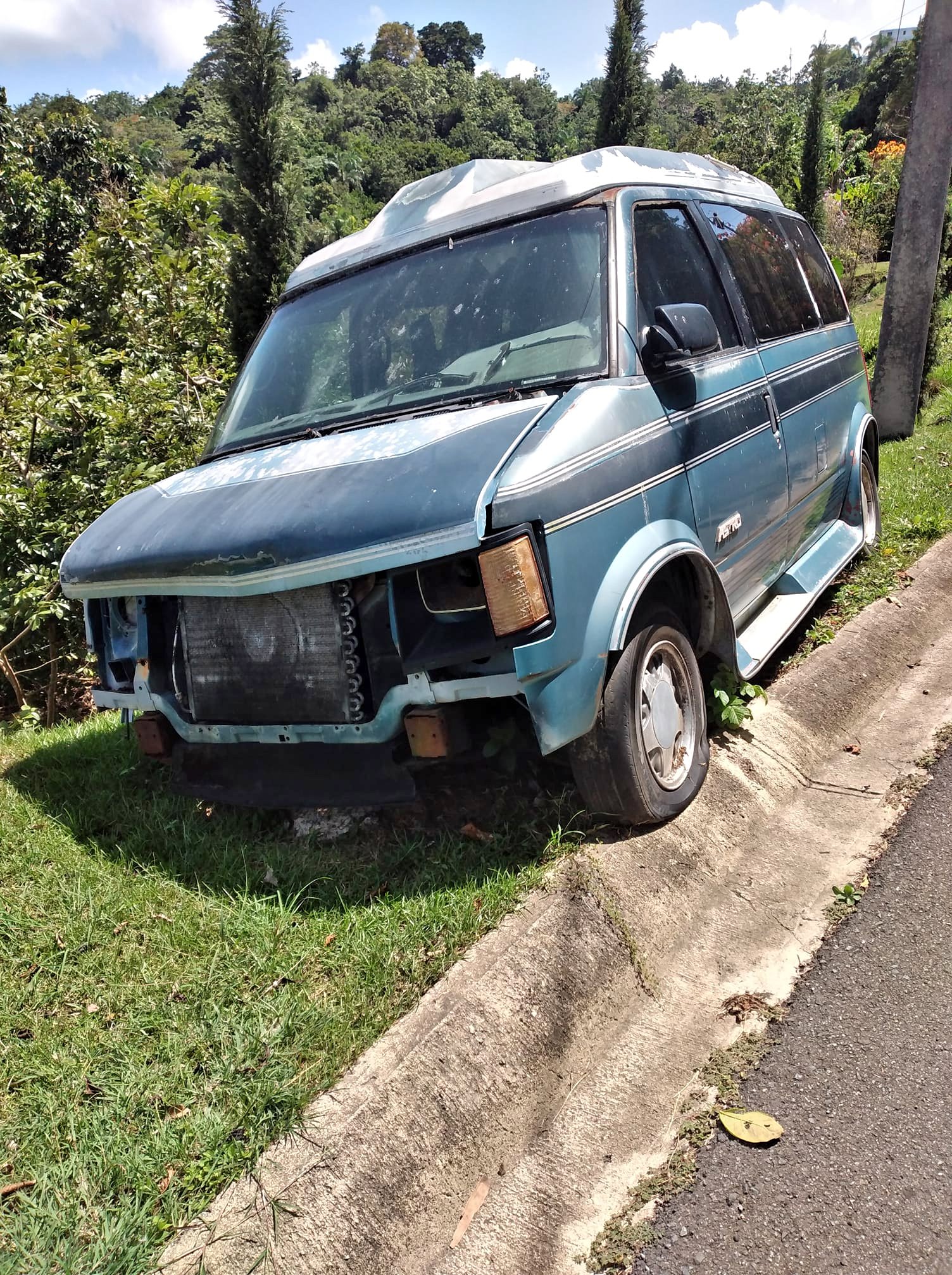 Se vende chevrolet astro 1993 completa para piezas - Cars & Trucks