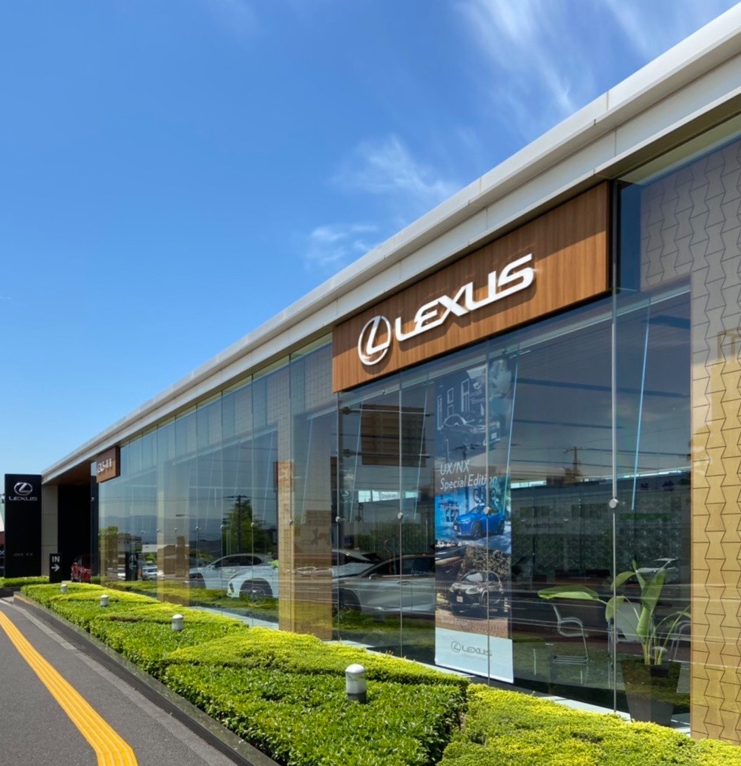 【e-latch機能のご案内】 eラッチ機能とは？ 従来のドアハンドルとは違い、握っただけでロックが電子制御で解除され、軽く引くだけでドアが ...