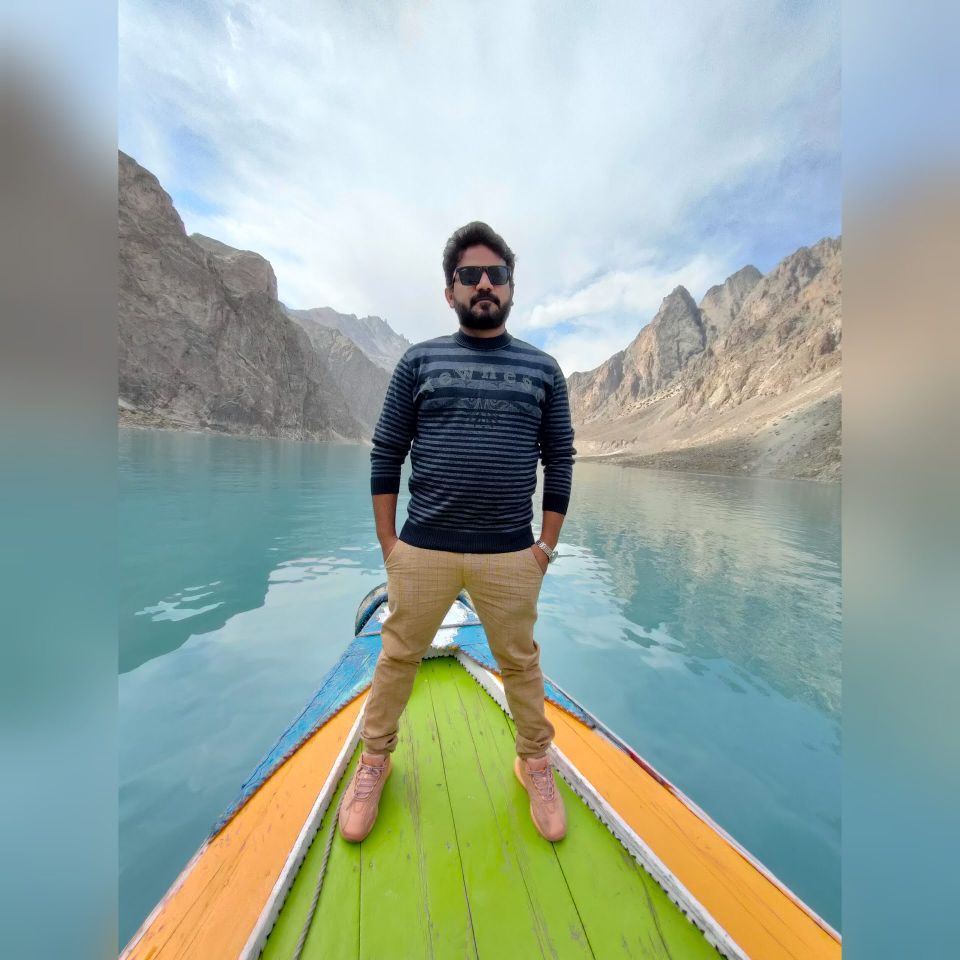 کراچی کے مختلف شادی ہال میں یہ شخص اتا ہے خود کو مہمان ظاہر کرتا ہے اور ...