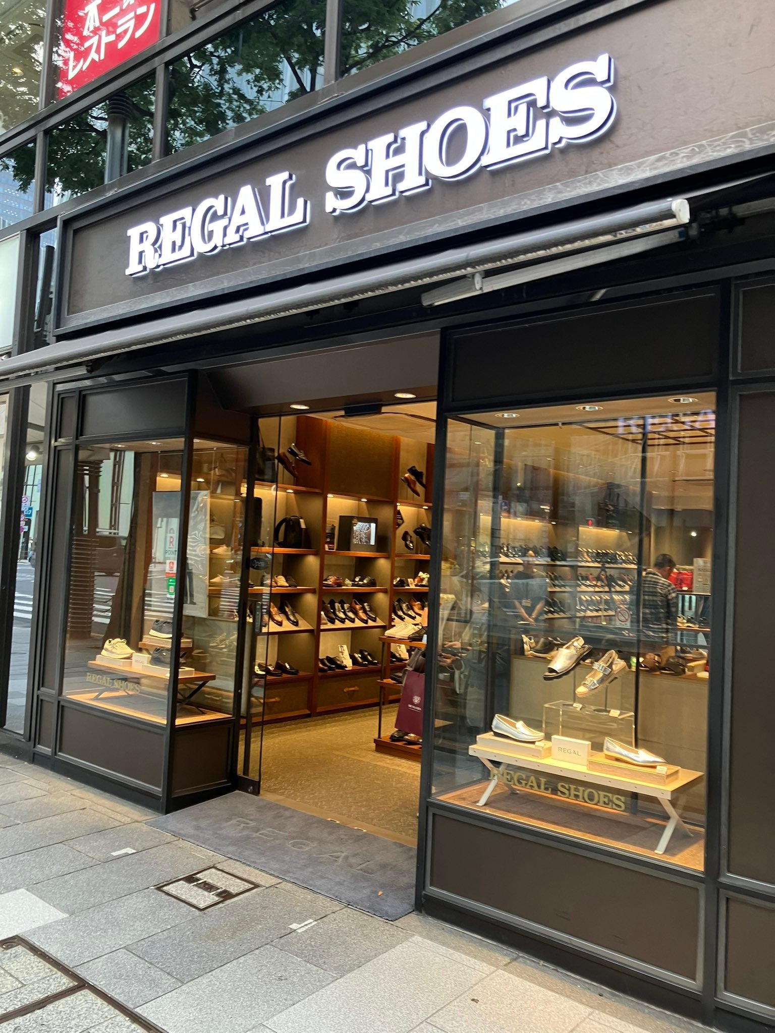 テイジンメンズショップ銀座本店が 閉店してから四年が経ち跡地は Paul 