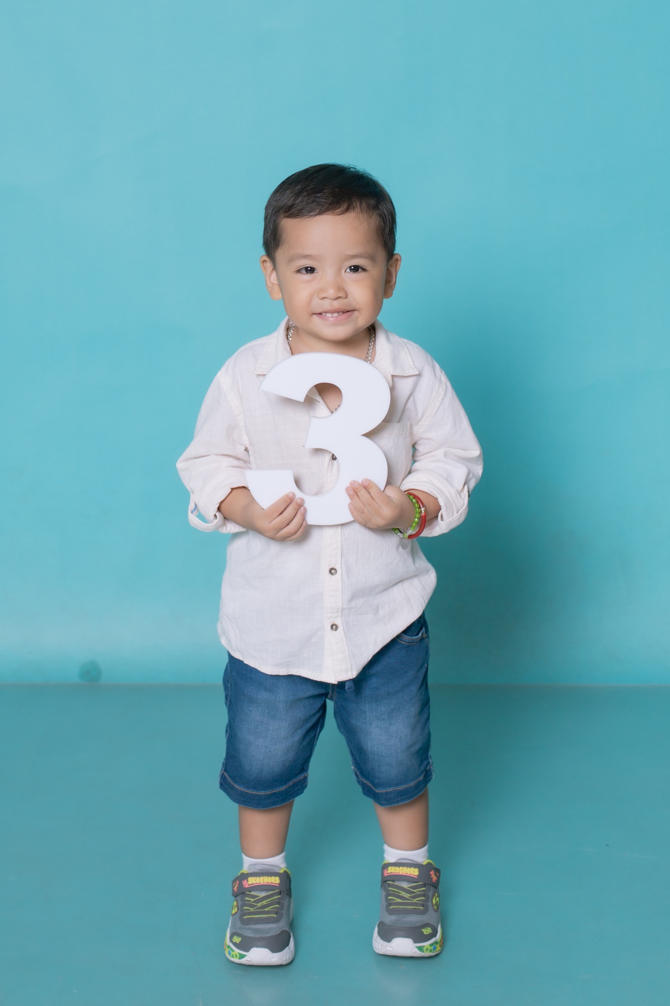 Looking for a... - Uclick Self-Portrait Studio - Cebu City