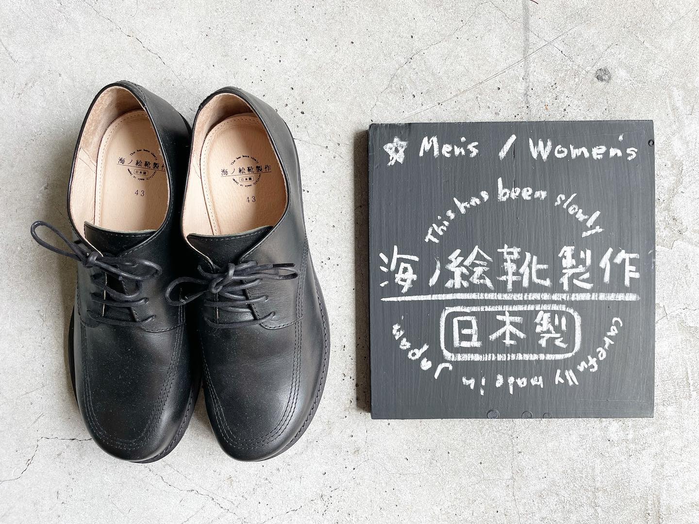 日本の職人により丁寧に作られた海の絵靴製作のレザーシューズです 