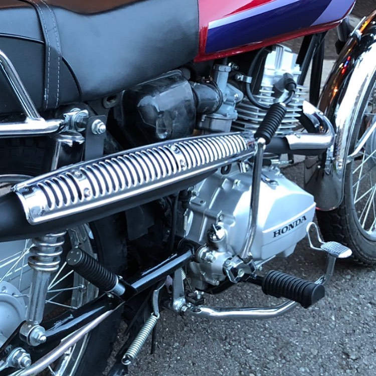 HONDA CG125 カスタム企画 今回は純正風アップマフラーを作りました DAX用のボアアップ対応リプレイスマフラーを選びました もっと安いのあったんですが ヒートガードのデザインがこれしが嫌だったので奮発して一万3000円越えにしました まぁ普通に安いんでしょうけど