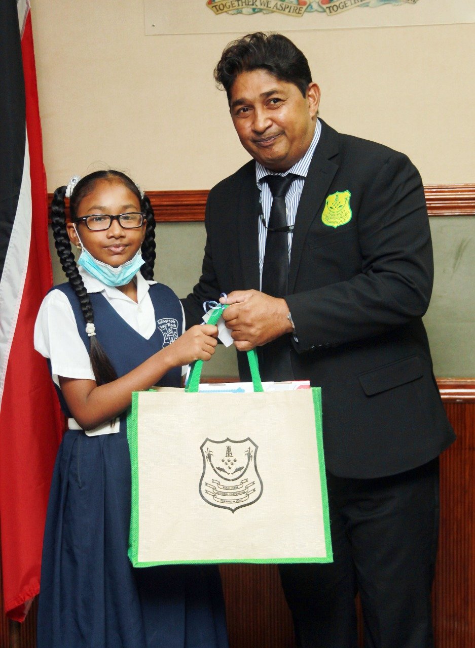 Standard three students from... - Ministry of Education - TT
