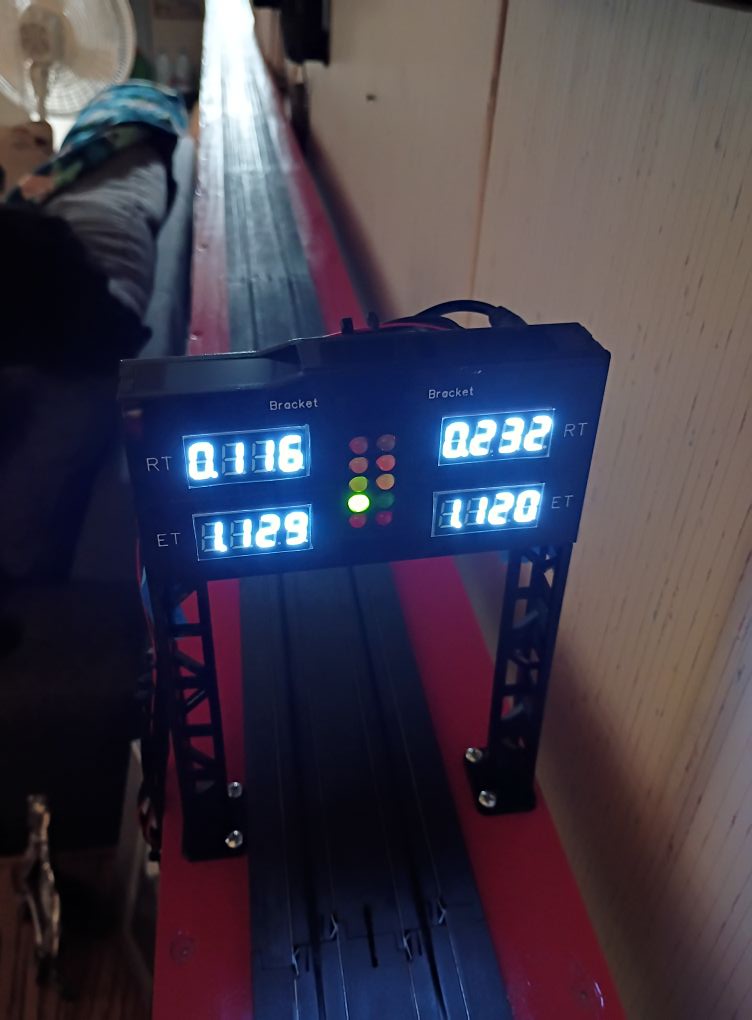 HO Slot car track pics | This is a whole shot win for the left lane ...