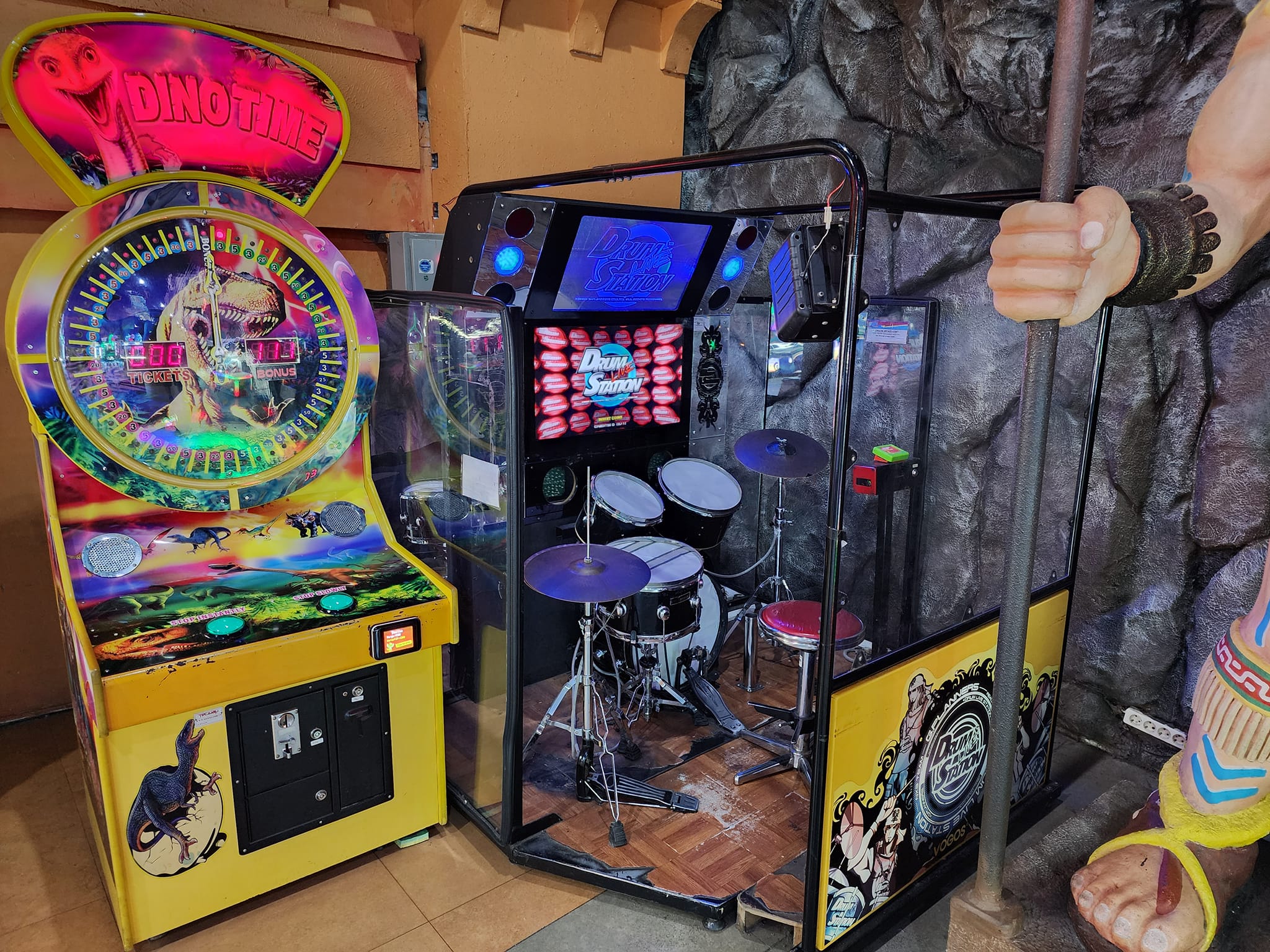 Boogie Down Arcade Dance Machine - Demo, Gameplay and Songlist