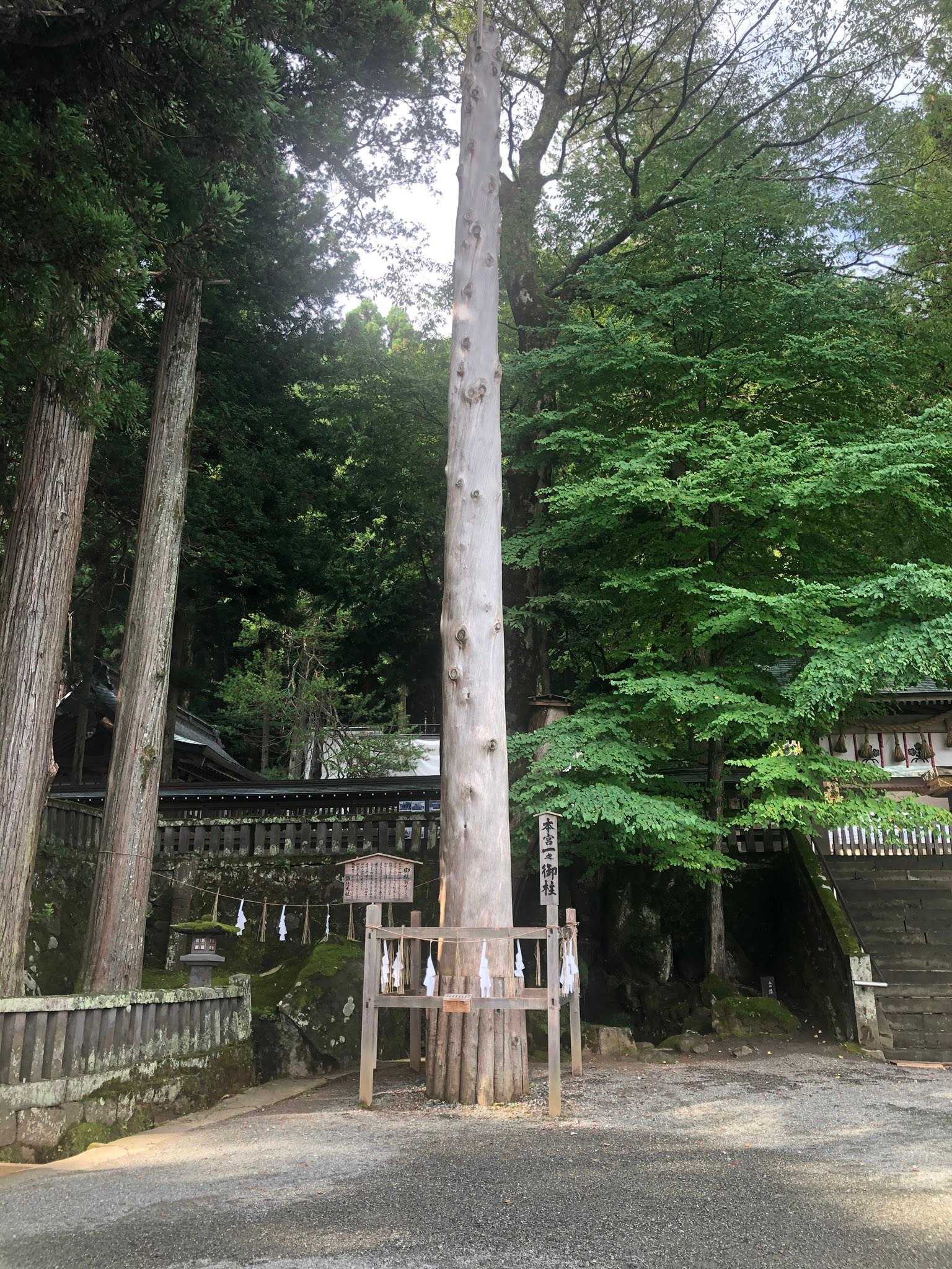 諏訪大社 4つの御柱見てきました。