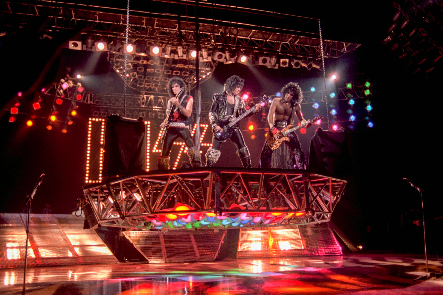 David Snowden Promotions, Inc. - KISS descending from the lighting rig ...