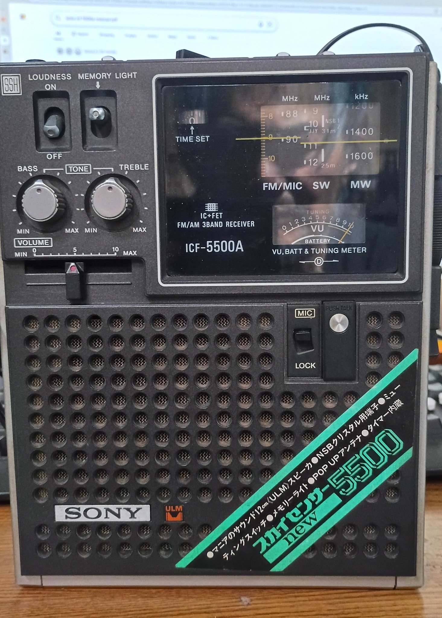 Sony ICF-5900 Skysensor 5900 portable radio features