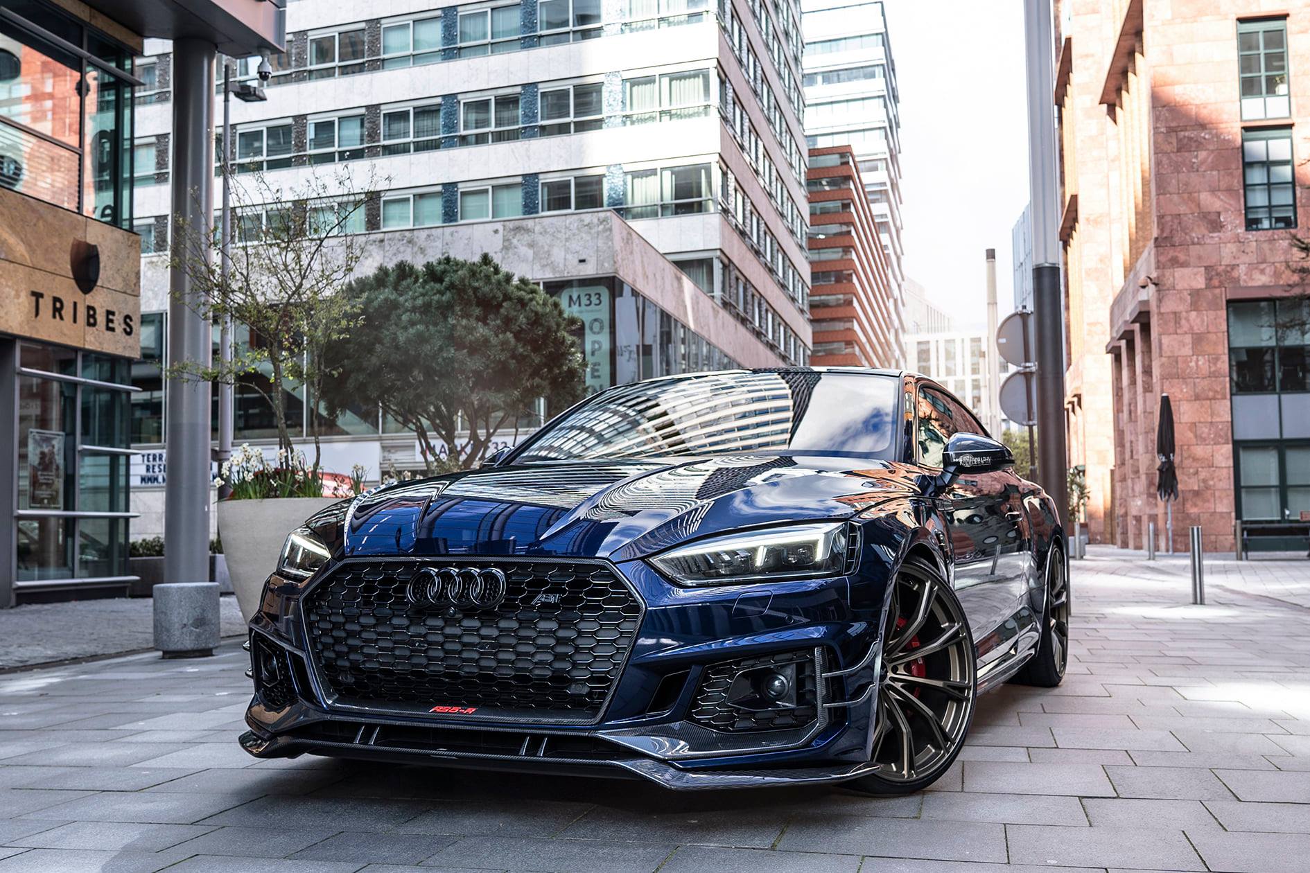 And so we jump into this gorgeous Navarra blue RS5-R with golden 