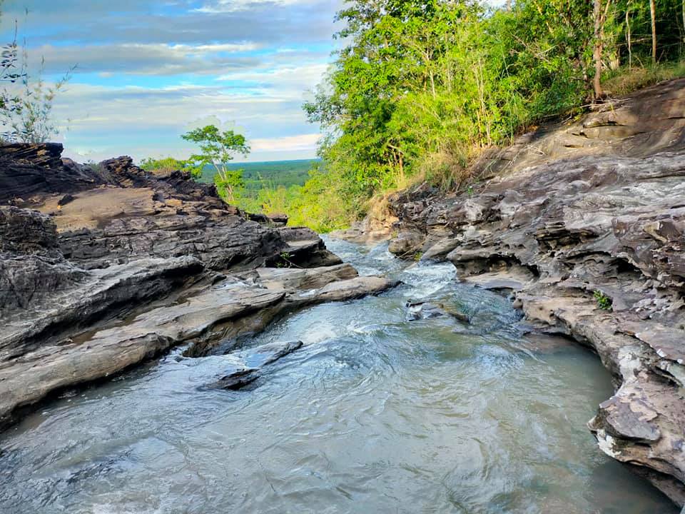 คำเลาะ - คำเลาะ added a new photo — at น้ำตกแก่งกุลา.