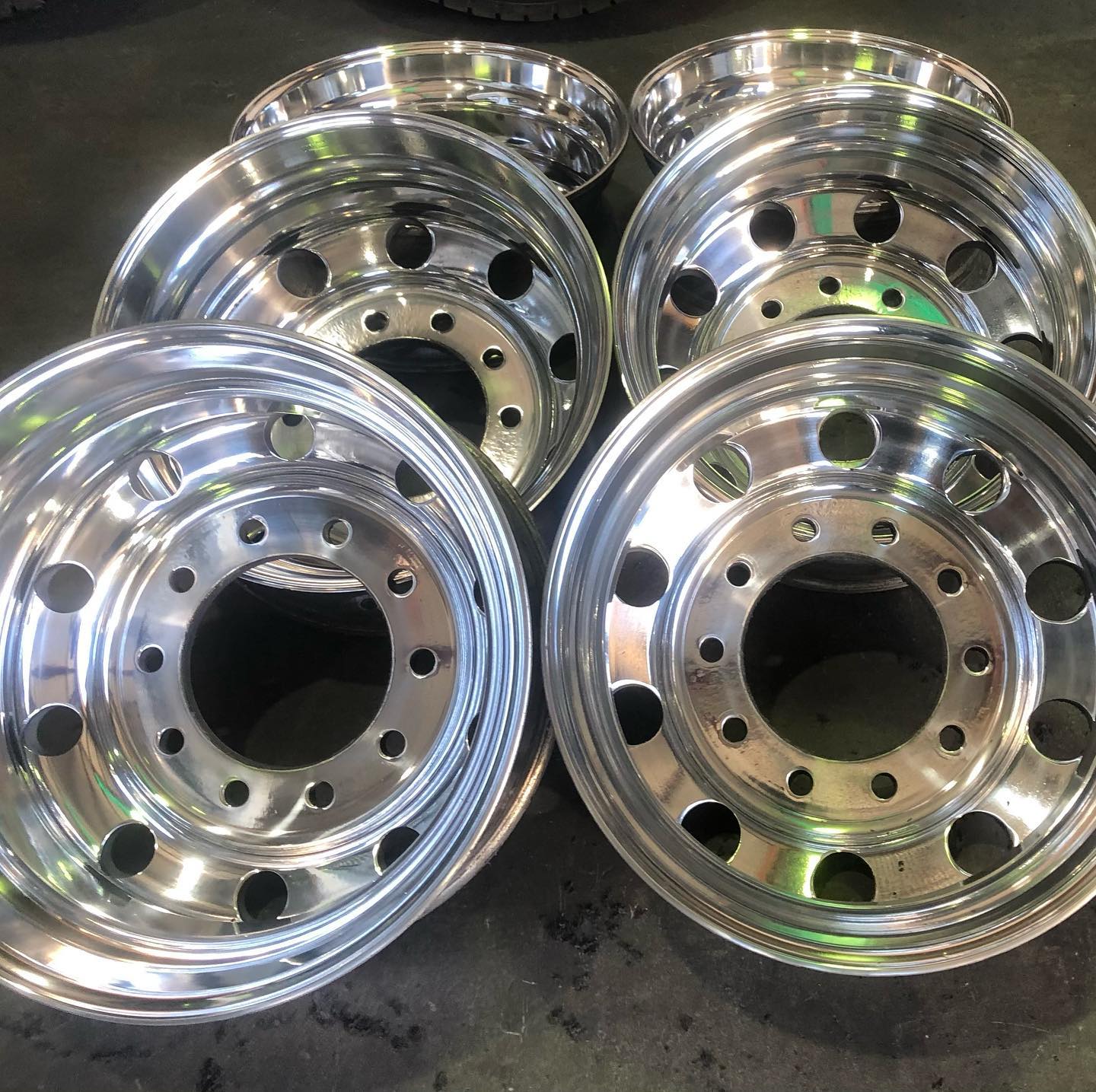 Shiny rims 🤩. #shiny #rims... - Sydney Alloy Polishing | Facebook