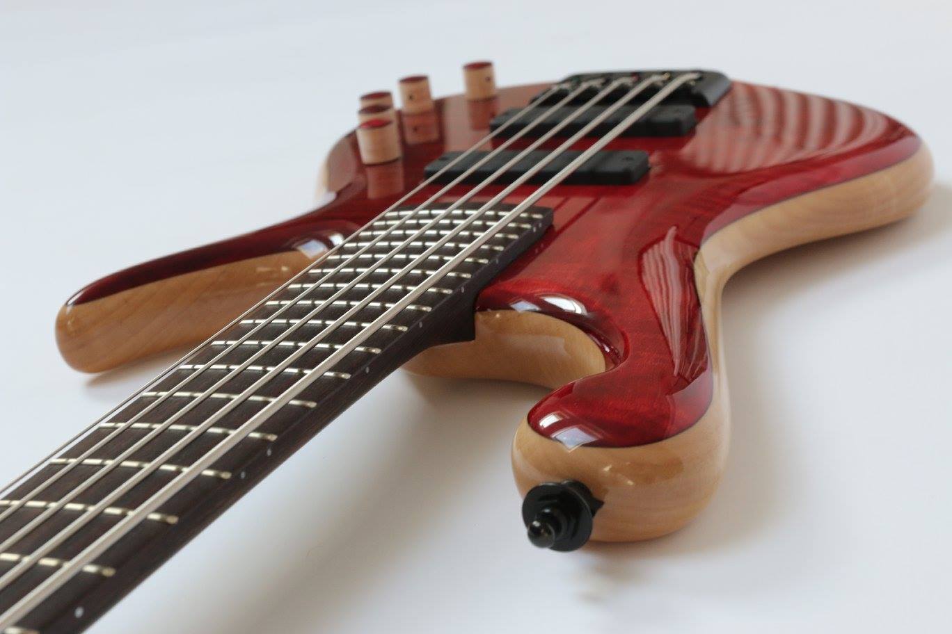 Luthman Basses (@luthmanbasses) • Facebook