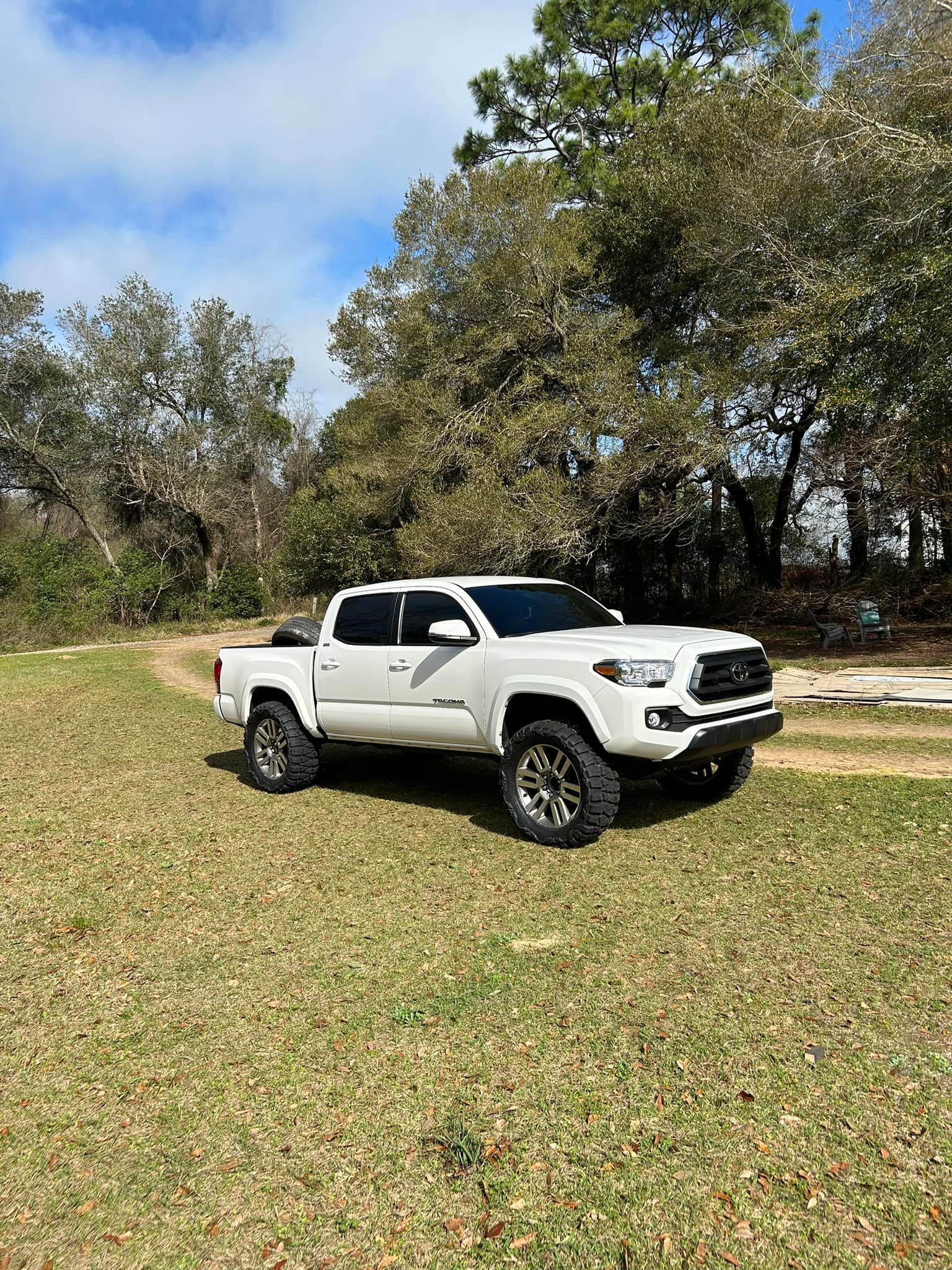 33x12.50R20 Nitto mud Grapplers on a 3in level never looked better