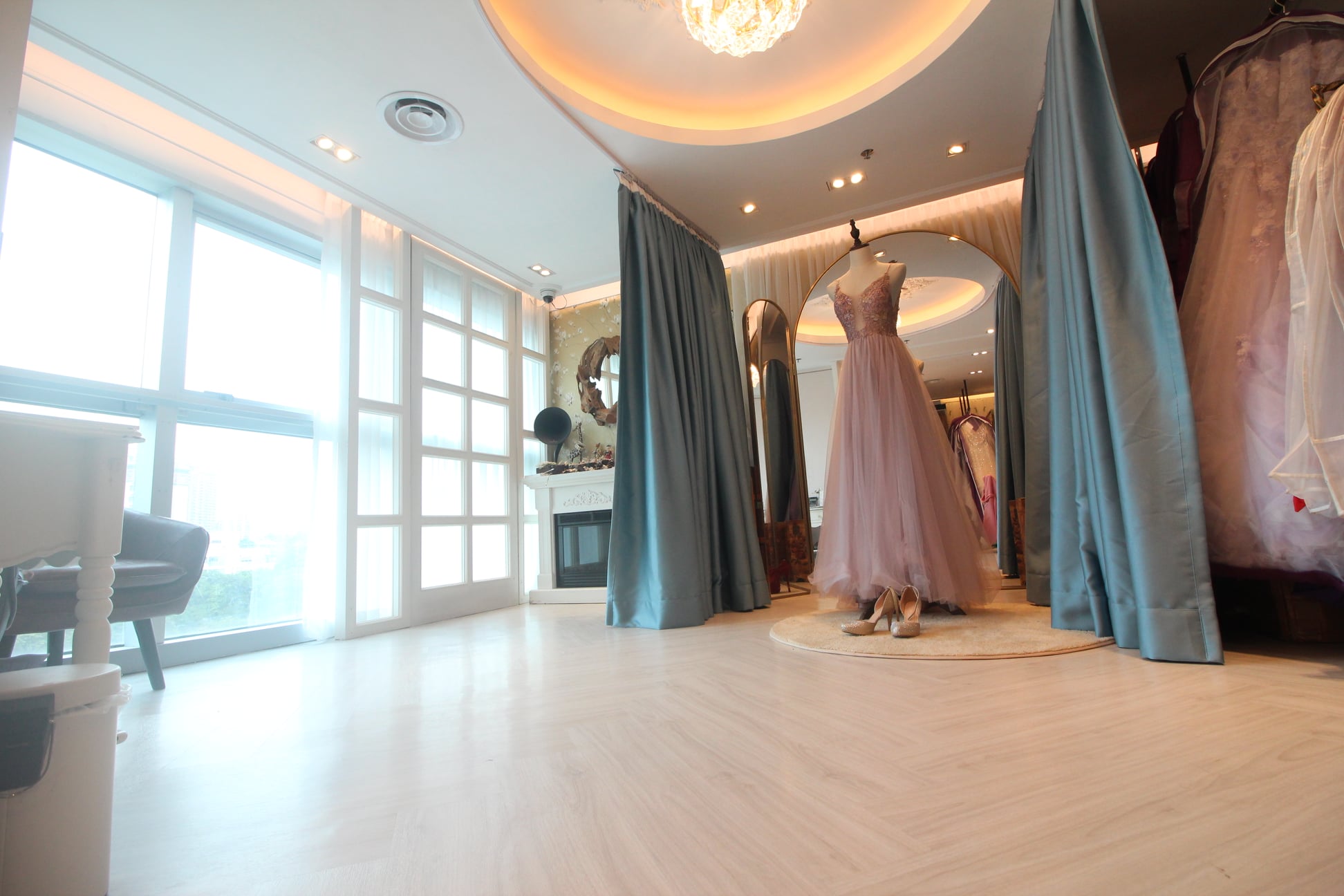 設計婚紗店位於T.S.T. 瑞信集團大廈... - JohnnyS Interior Design Ltd | Facebook
