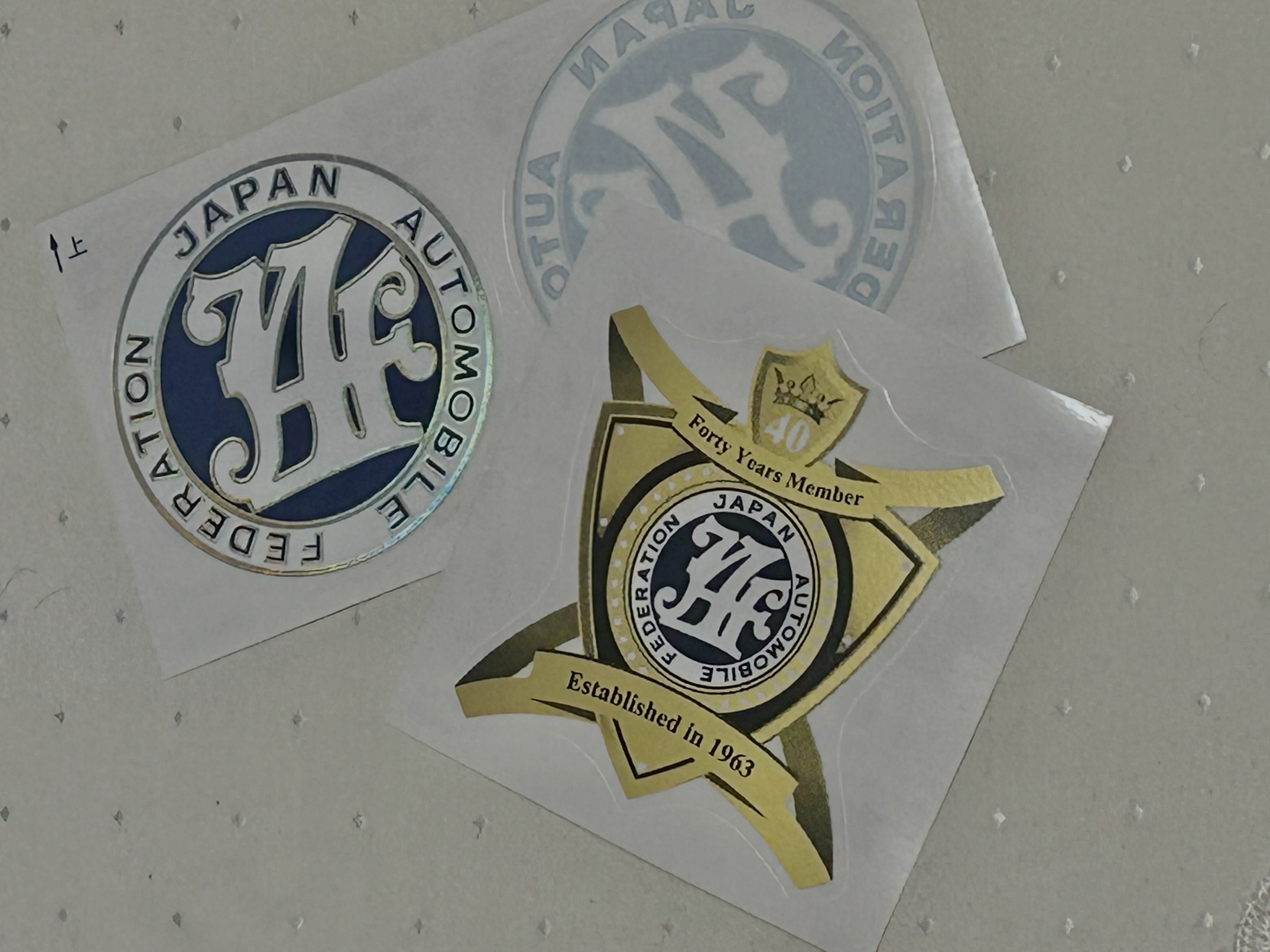 継続年数40年のステッカーを送ってもらいました。