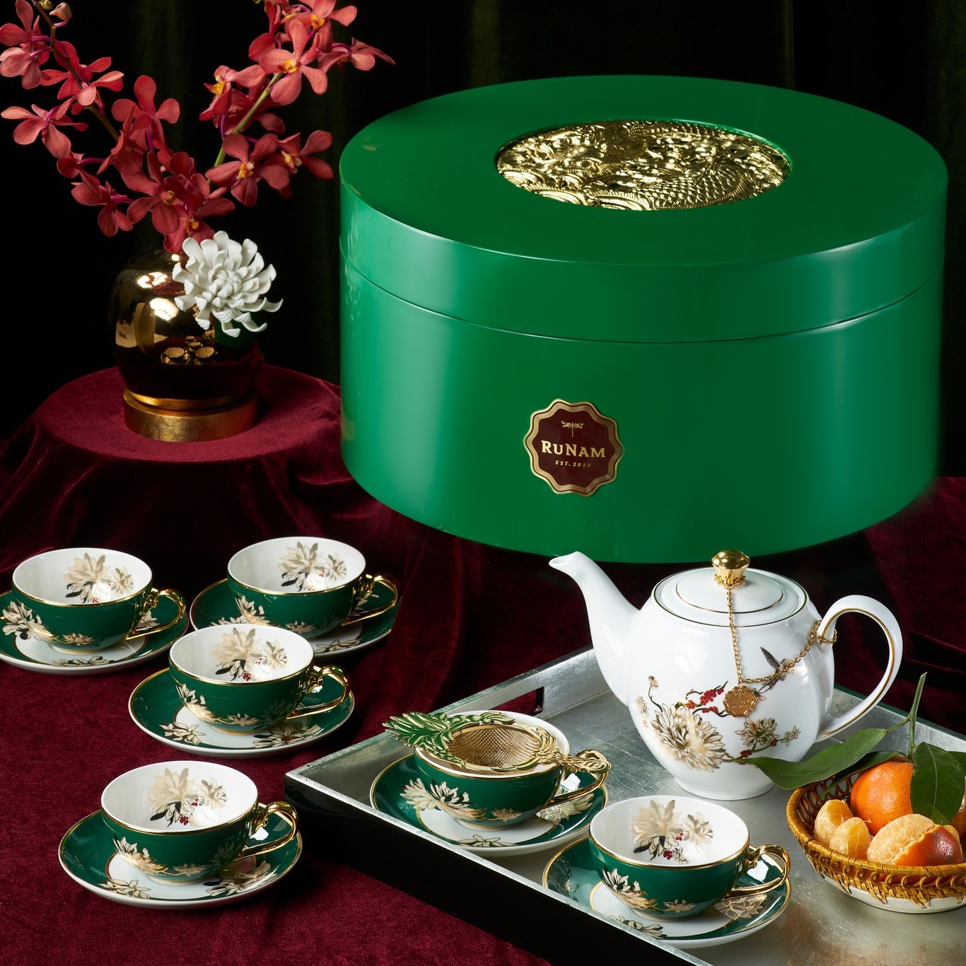 RuNam - BỘ TRÀ LỤC ẨM Set ấm trà “Lục Ẩm”, gồm bình... | Facebook