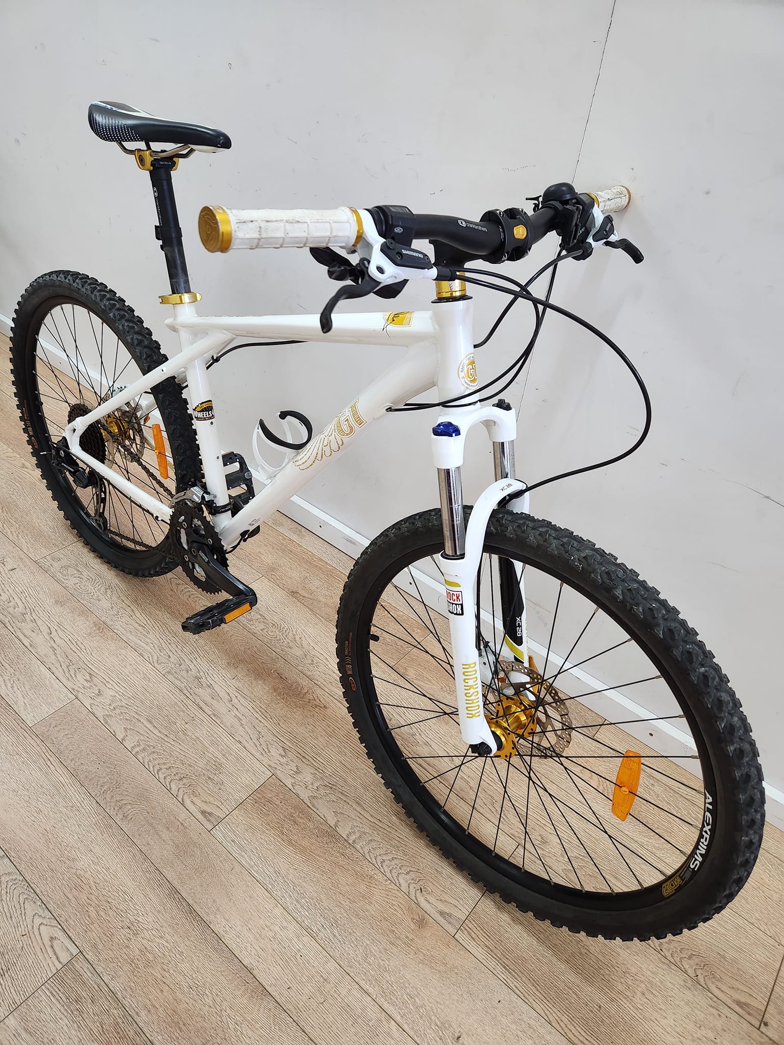 Restoring a 25th Anniversary Hans Rey Edition GT Avalanche Bike