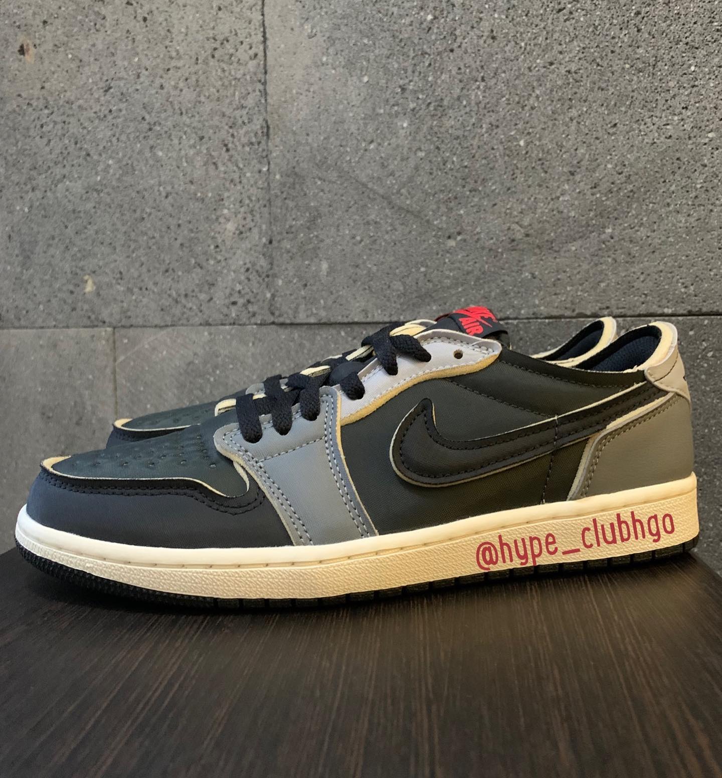 JORDAN 1 LOW 