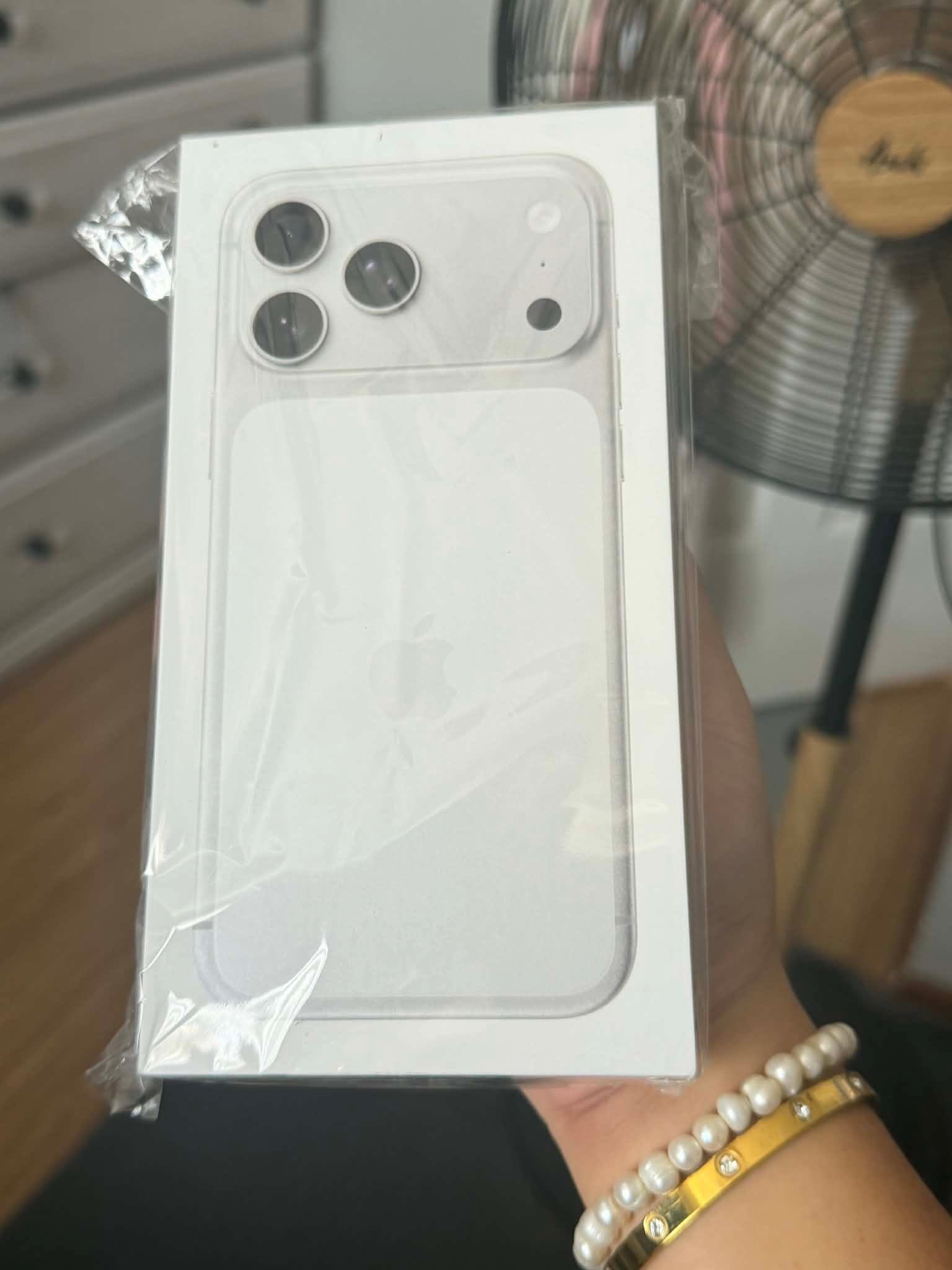 Iphone 17pm 256 gb brand new