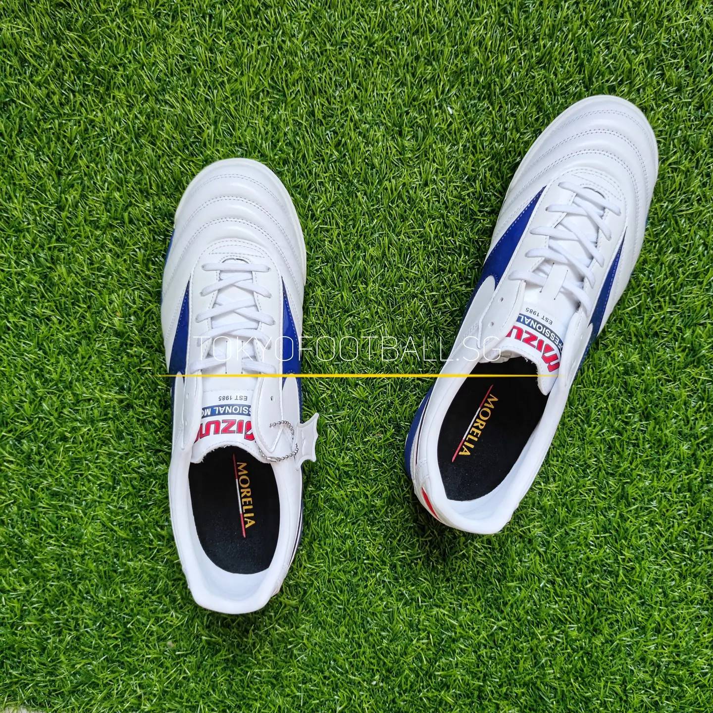 MIZUNO MORELIA 2 PRO TF Soft K leather upper. Wide comfortable fit 