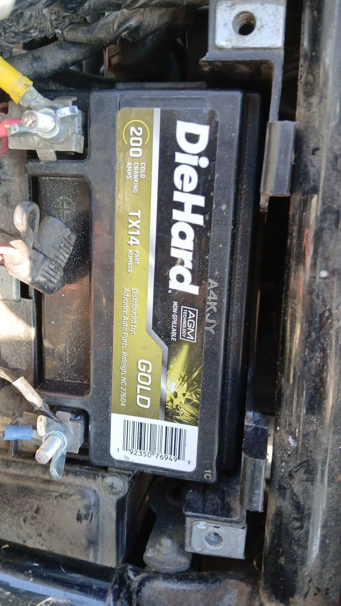 Factory specs for XV750 battery amperage and type