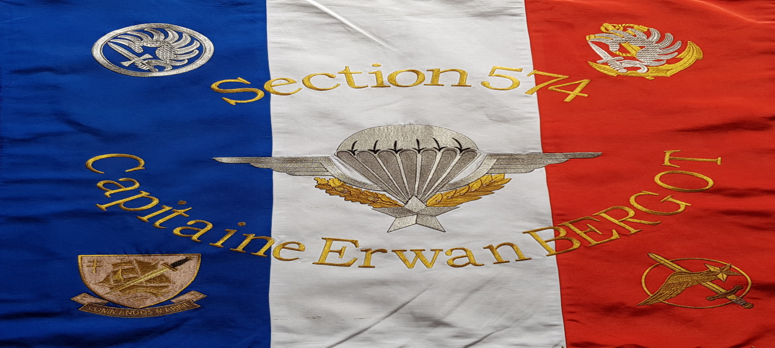 L'insigne régimentaire... - L'insigne régimentaire du 13 RDP