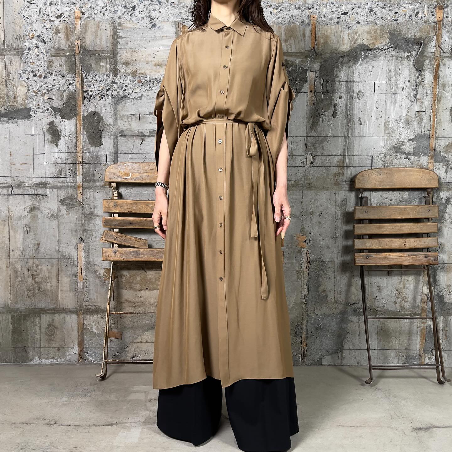 HYKE SS 2024 】 New arrival SHEER TWILL BELL-SLEEVE DRESS 