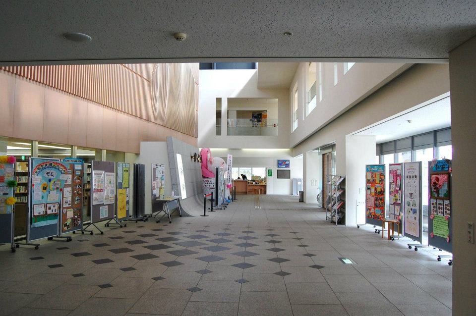 明石市立図書館 - 明石市立図書館 added a new photo.