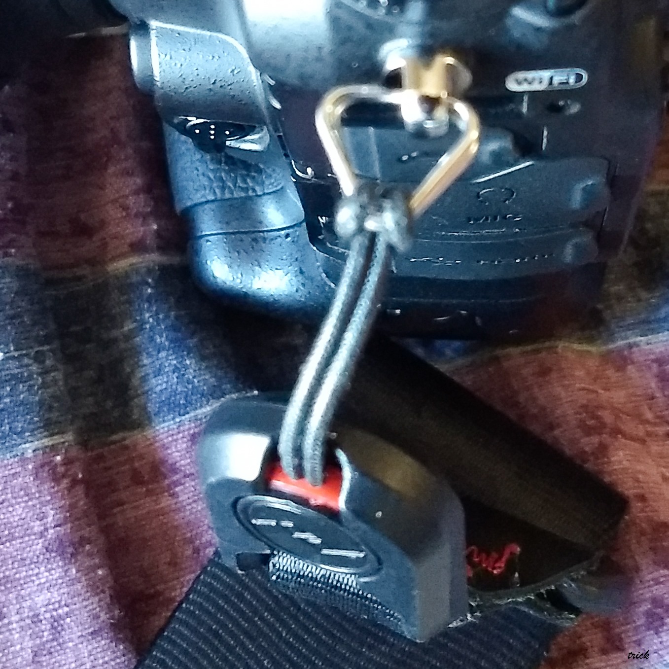 Those who are using a peak design cuff or leash on a TZ100, how 