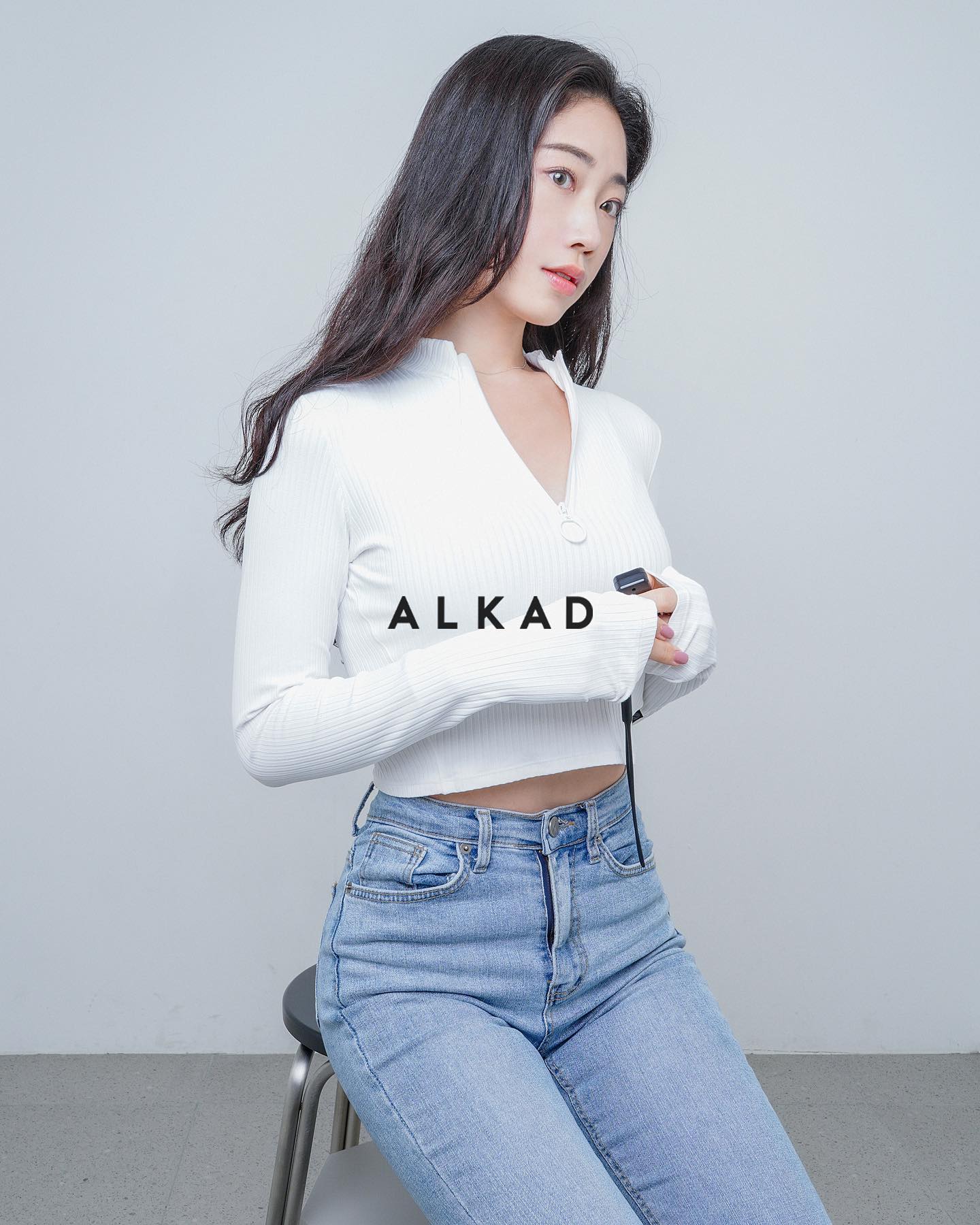 Alkad Studio - 가을이야, 프사 바꾸자!🤍 #혼자놀기딱좋은곳 #하이엔드셀프사진관... | Facebook