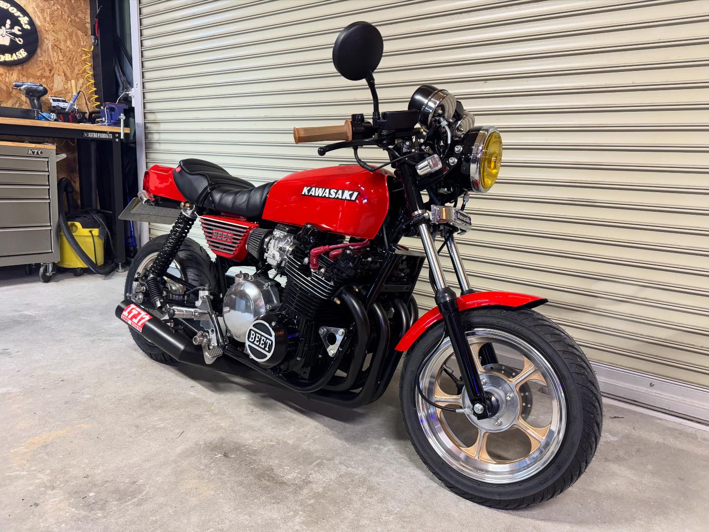 過去最高に完成度が高すぎるZ400FX仕様のエイプ50がカッコ良すぎる