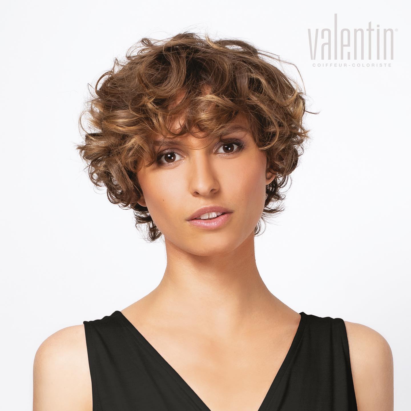 Coupe Courte Pour Cheveux Frisés