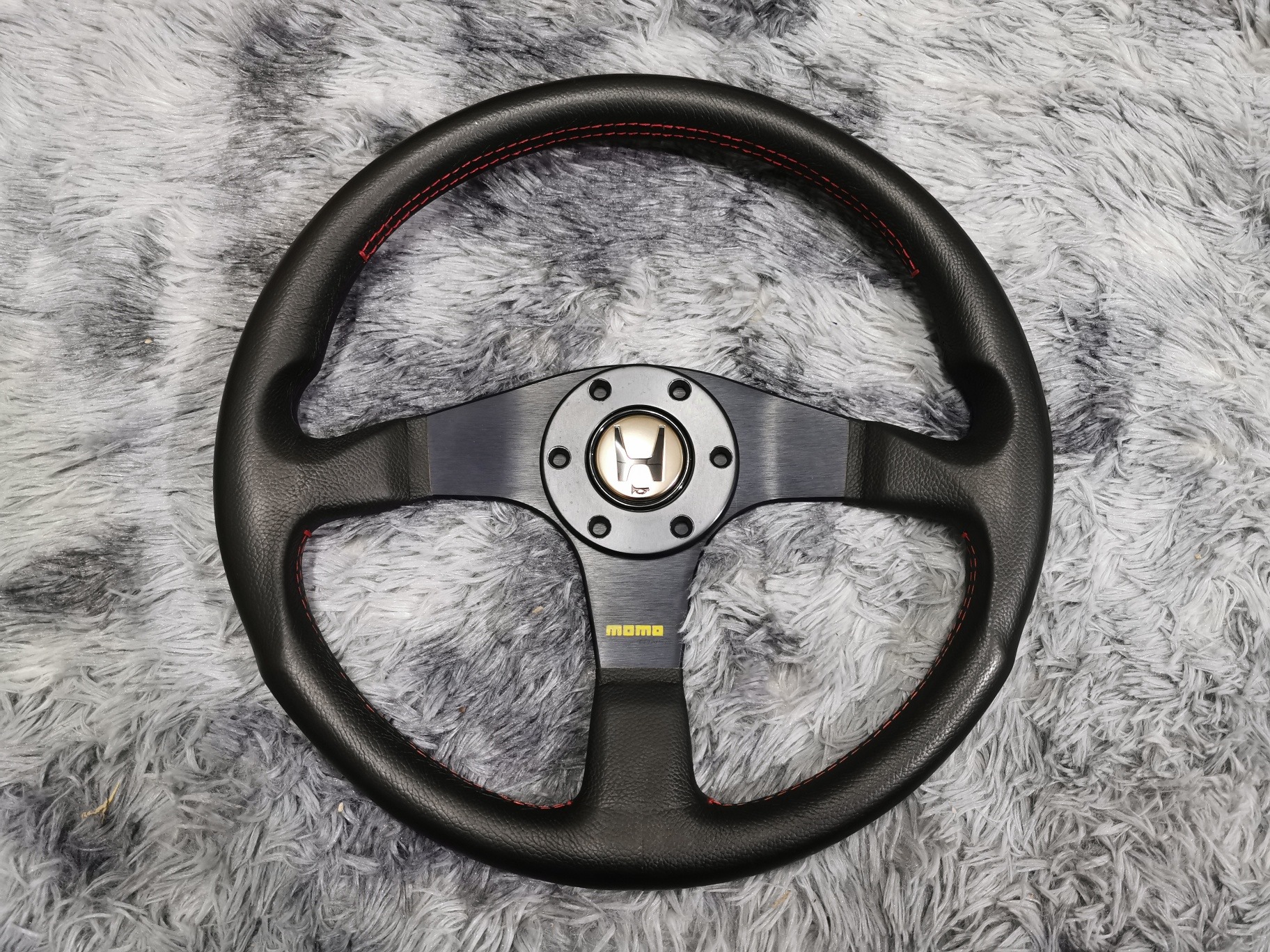 AOT Racing Shop - Momo Tuner 350mm. มือสองแท้ จับแหวน ...