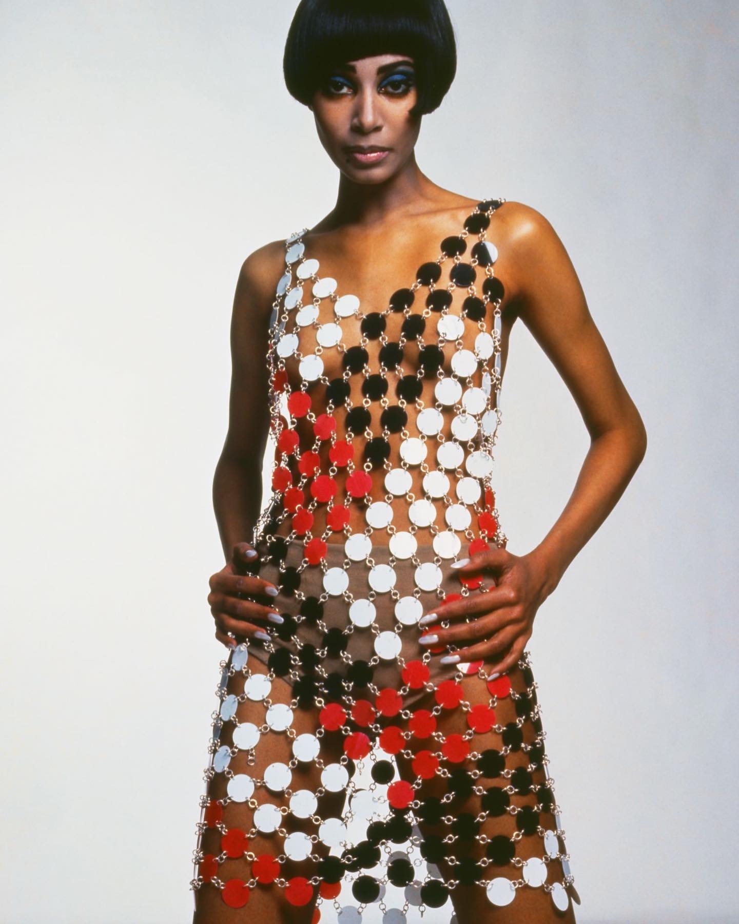 Summer skin. The avant-garde archives of Paco Rabanne and