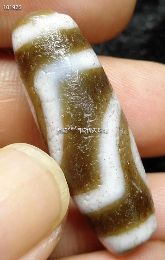 至纯级满红朱砂二眼天珠，尺寸35*11.8