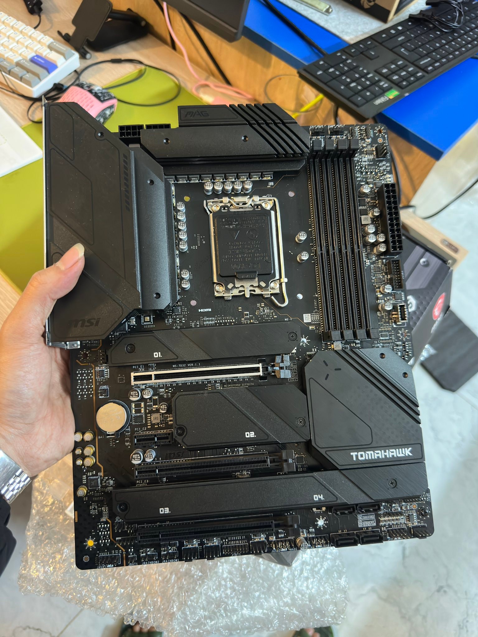MAG Z690 Tomahawk Wifi D4 đẹp full hộp. 3tr2 bh 3 tháng