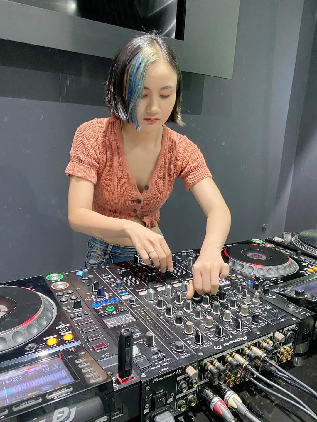 DJ White Rabbit