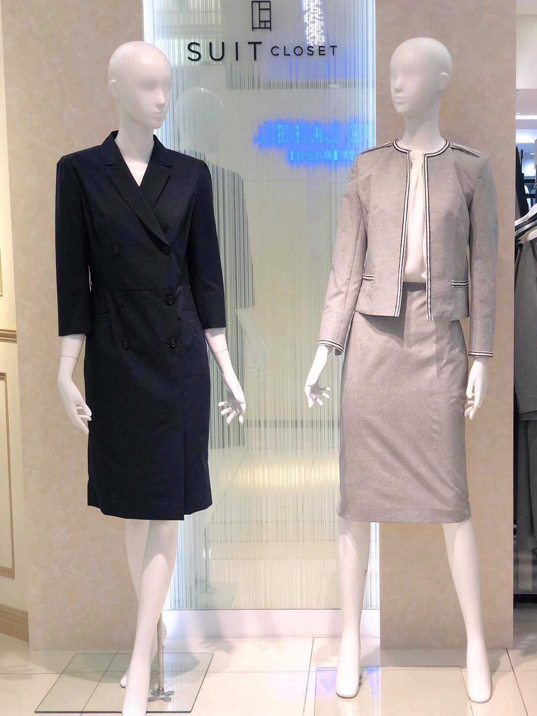 3階スーツクローゼットです😊 女性らしいシルエットが特徴の<AKIKO