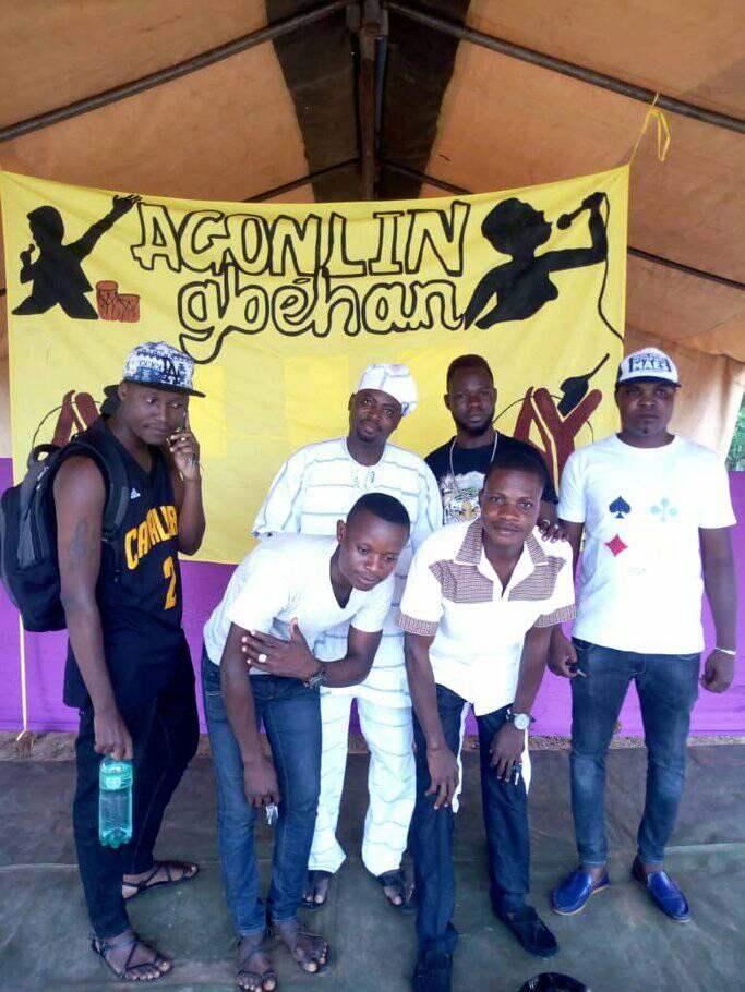 Chant panygerique clanique des #Aziman de Covè chanté par BOCODAHO ...