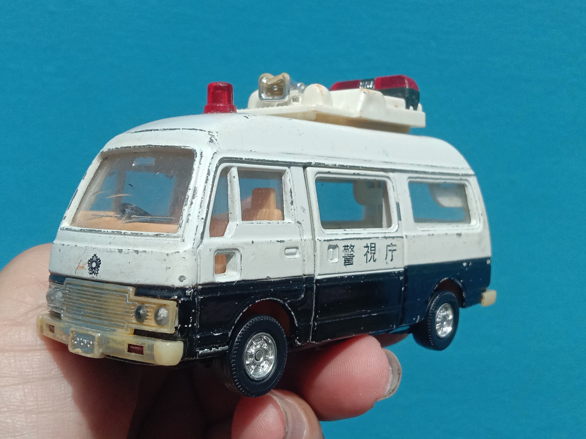 รถเหล็ก NISSAN CARAVAN งานของ TOMICA DANDY JAPAN 1:43 ราคา 500 บาท