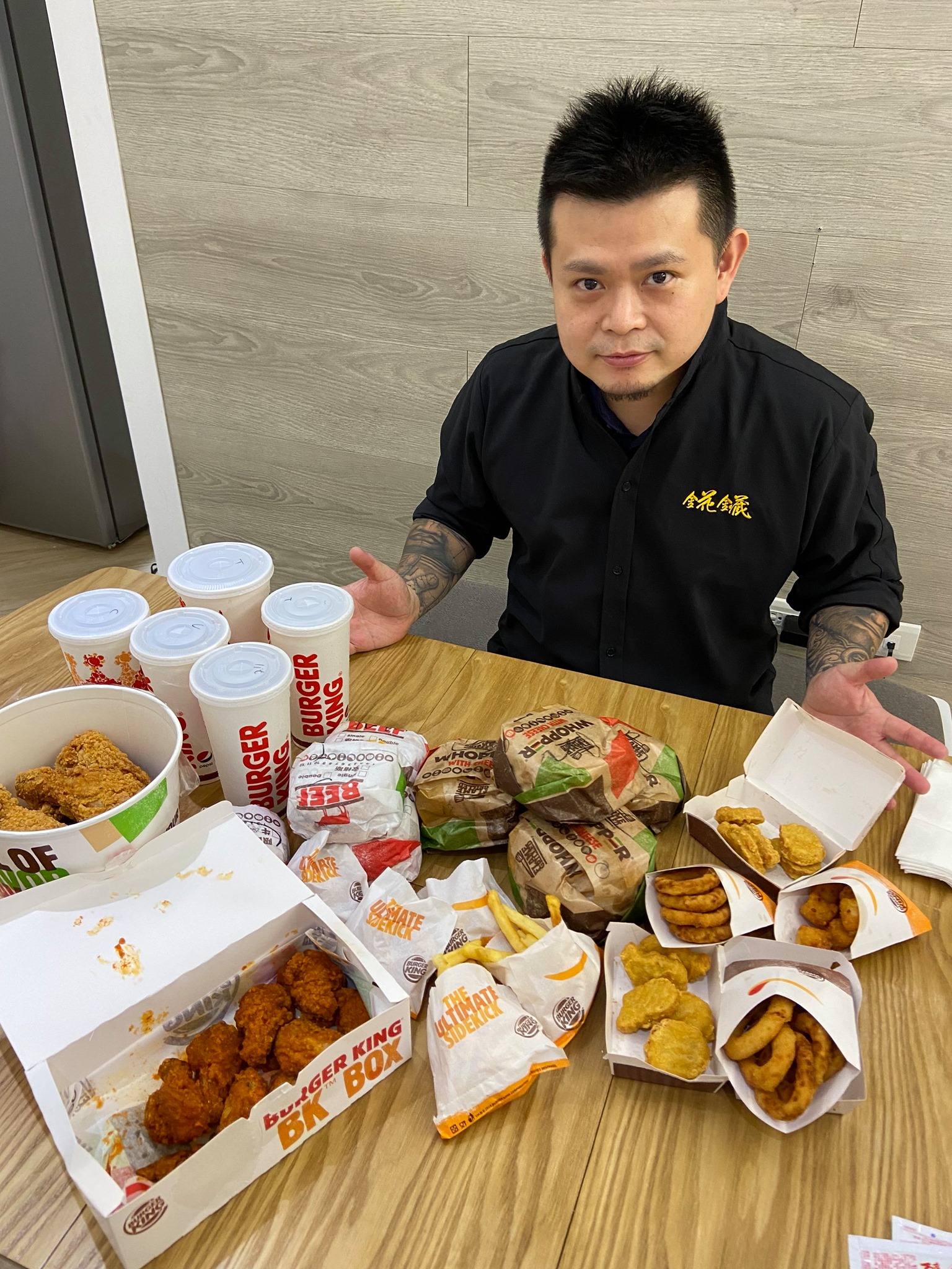 錵鑶居家料理小教室 - 感謝乾爹「 BurgerKing 漢堡王火烤美味分享團 」 讓嗷嗷待哺的小編群飽餐一頓🤣...