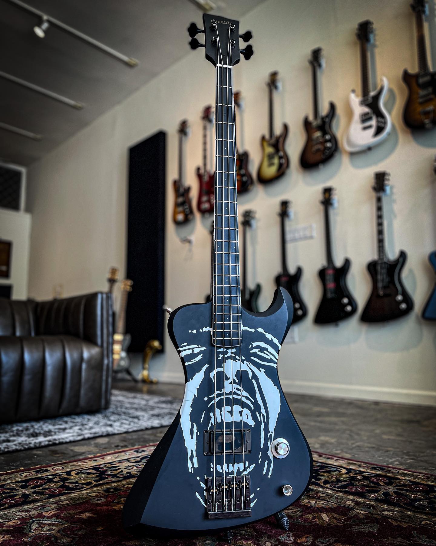 Dunable Guitars - Happy Monday folks - here’s a custom R2...