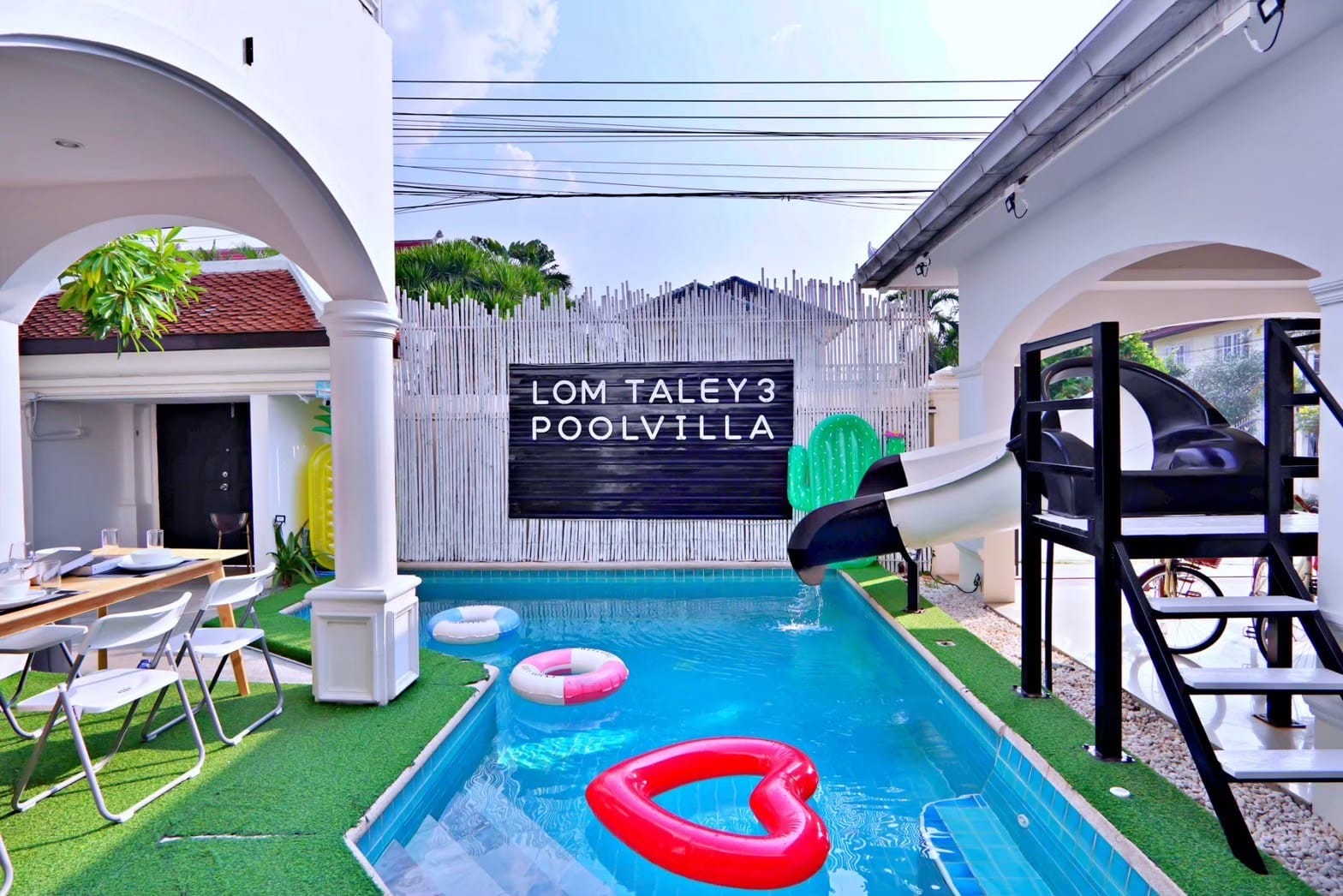 เปิดตัวพูลวิลล่าใกล้ทะเลเพียง 300... - Rabbits Poolvilla | Facebook