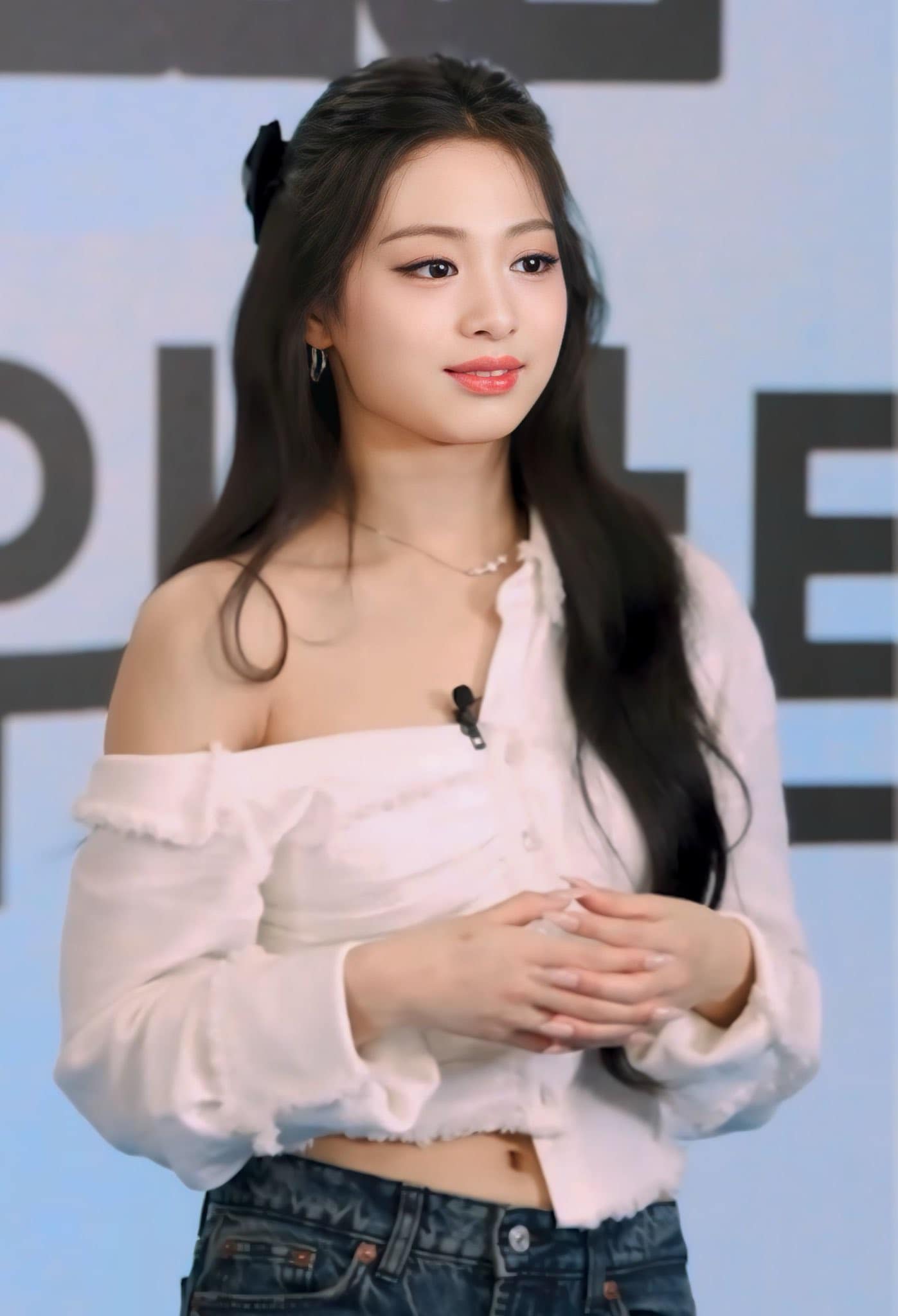 The Eve Shirt Ivory that #AHYEON wore for KBS WORLD Indonesian is 