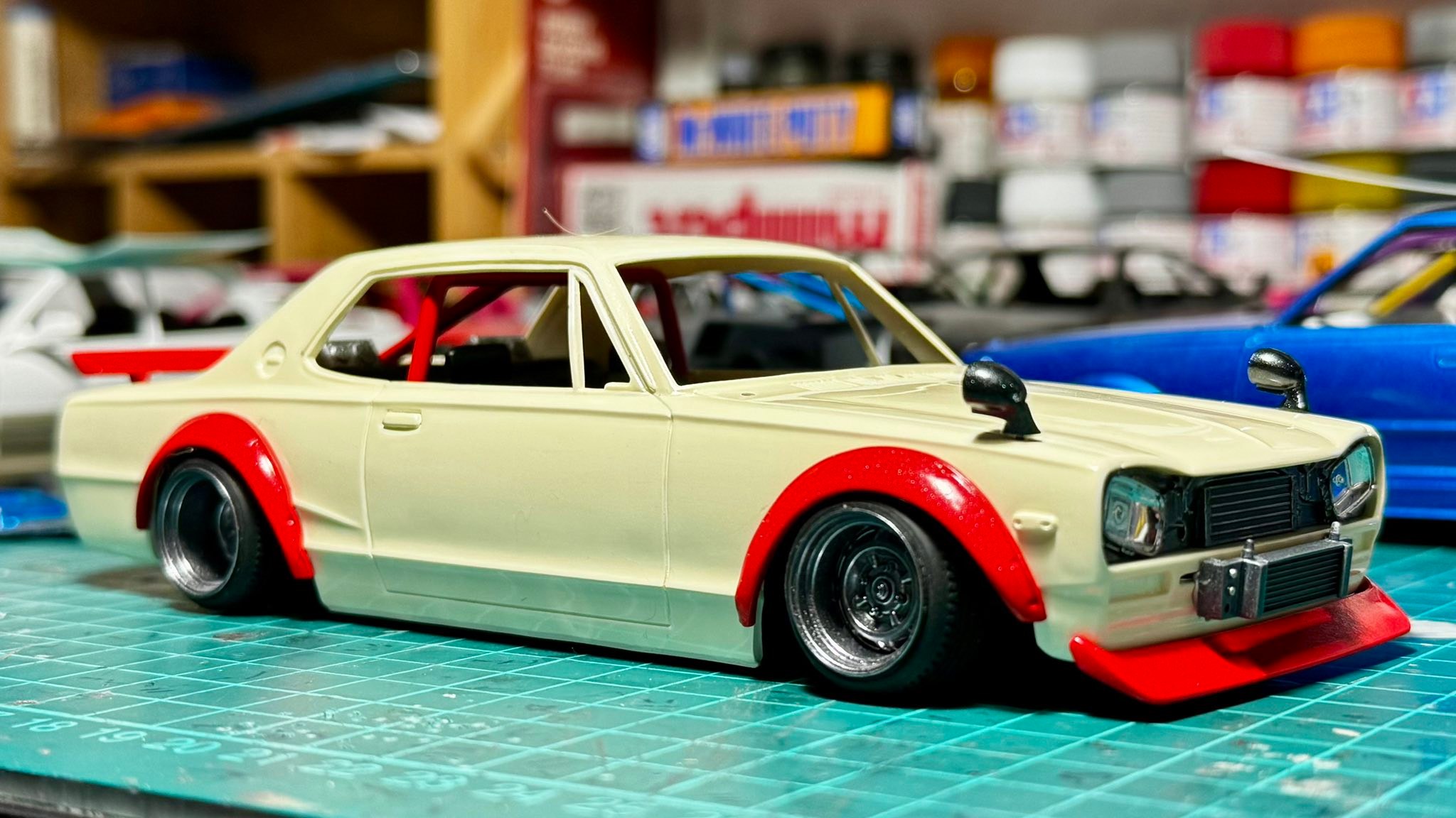Aoshima KPGC10 Skyline GT-R model with pearl clear paint