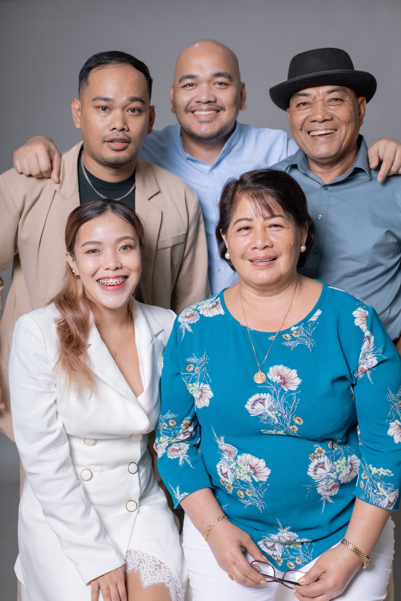 Looking for an... - Uclick Self-Portrait Studio - Cebu City