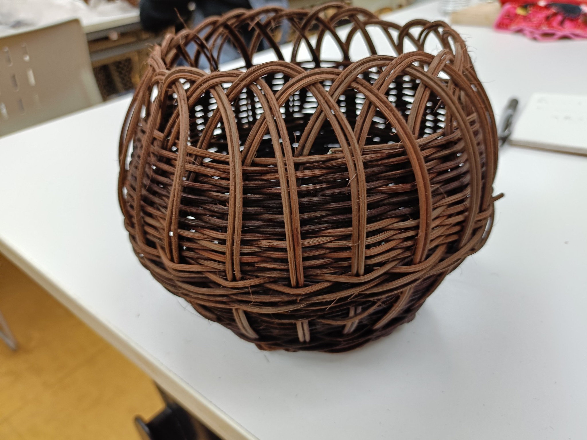 丼 - つる篭のカルチャー教室で篭を作ってきました。 小さな木の実の収穫篭を想定しました。 キイチゴや桑の実を採りたいなーと思って始めたら ...